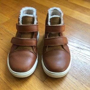 Kid’s Ugg boots, size 9.